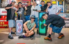 JBL, 극ŷ  ũ  Ʈʽ ü