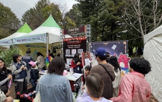 E-౸K-POP     ó ҿ ġ⡯ 2025 ûҳ佺Ƽ øûҳ⼾ ν ̻ ü α