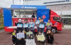 ������ȸ ����� �߱��ϸ� ����ȸ�� å�� Ȱ�������� �⿩�ϴ� ���� �����ڿ��� ���ϴ� �����̳����ڡ� �Ŀ�