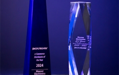 ������ �Ϸ�Ʈ�δн�, Ź���� ������ ������ �����޾� �����κ��� �����ڻ�ŷ� �ι� ������ �������� ����